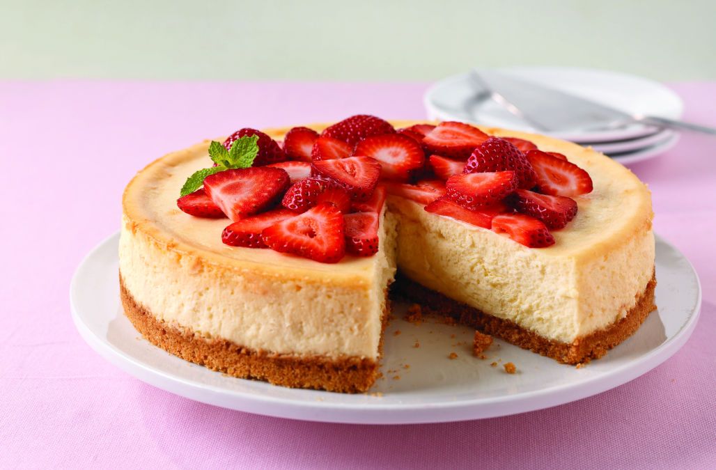 Delicious Philadelphia Cheesecake Recipe with Creamy Texture and Golden Crust